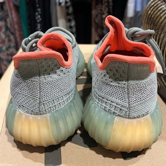 YEEZY BOOST 350 Sneakers - Picture 4 of 6